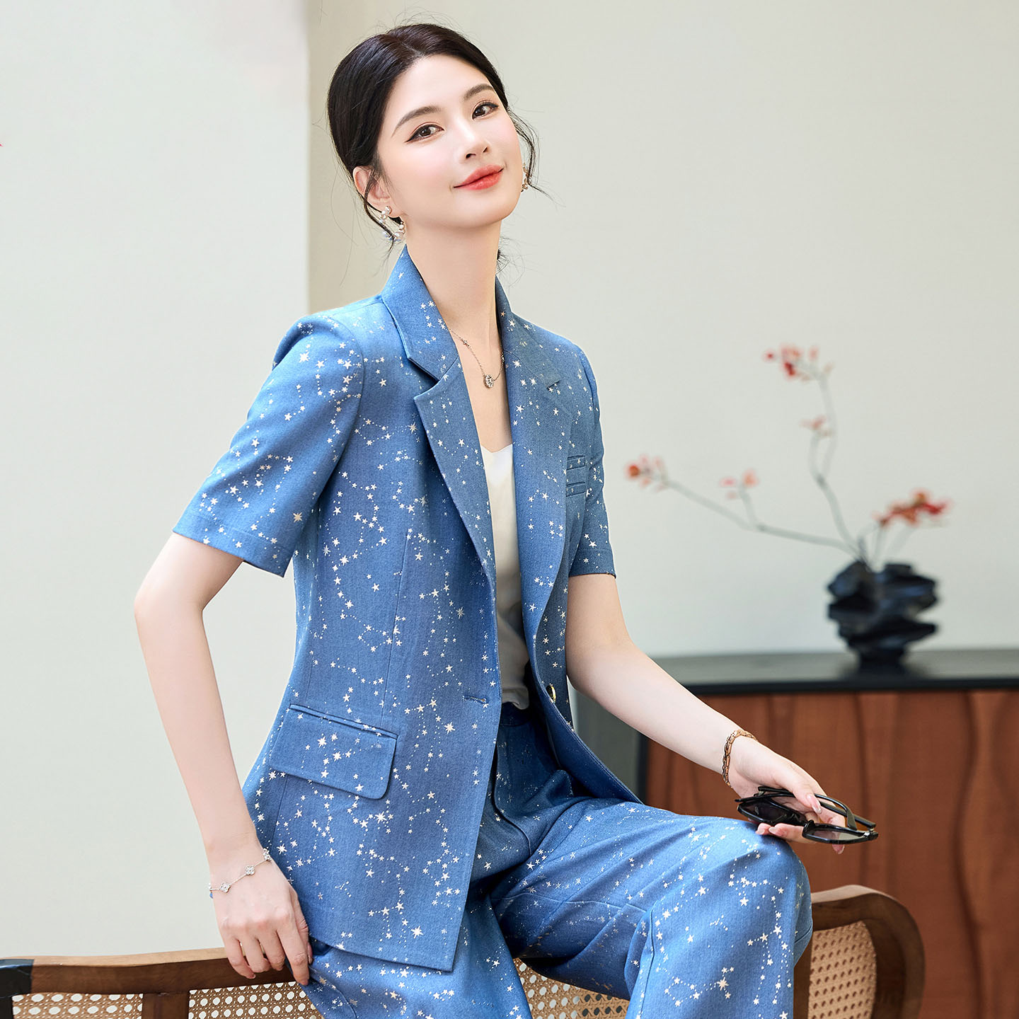 Yellow Formal Wear Women - Modischer blau-gelber kurzärmeliger professioneller Anzug für